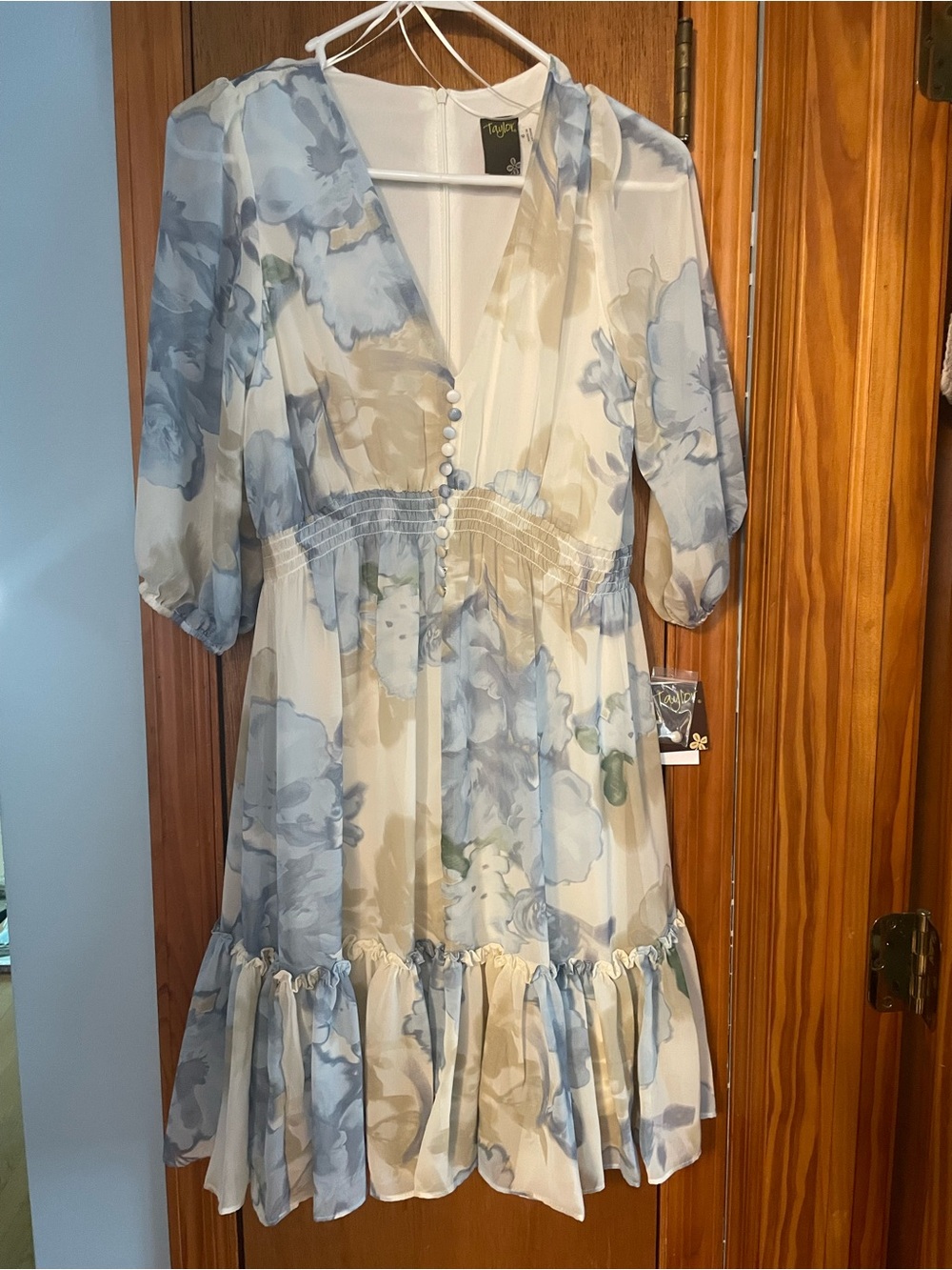 Floral dress by Taylor - Picture 4 of 6